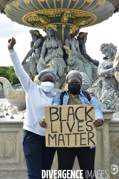 Hommage à George Floyd et Adama Traoré : manifestation contre le racisme et les violences policières. Tribute to George Floyd and Adama Traoré: demonstration against racism and police violence.