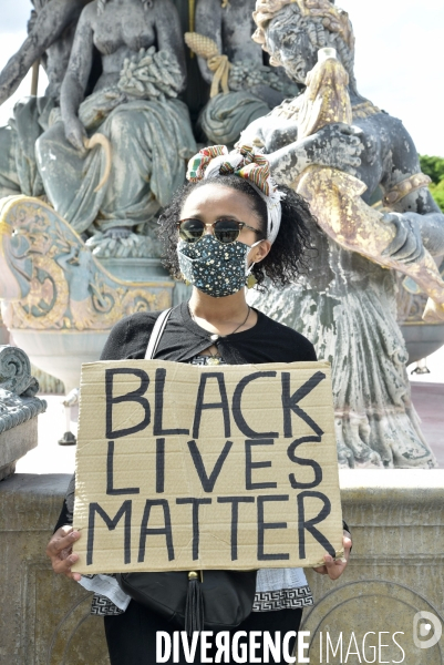 Hommage à George Floyd et Adama Traoré : manifestation contre le racisme et les violences policières. Tribute to George Floyd and Adama Traoré: demonstration against racism and police violence.
