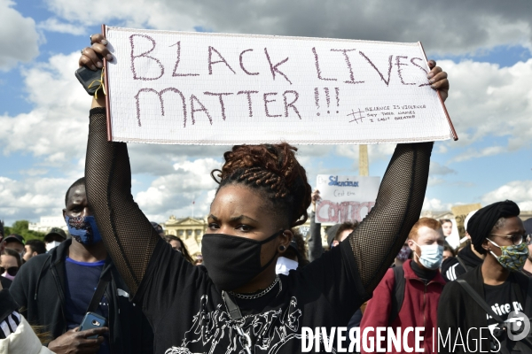 Hommage à George Floyd et Adama Traoré : manifestation contre le racisme et les violences policières. Tribute to George Floyd and Adama Traoré: demonstration against racism and police violence.