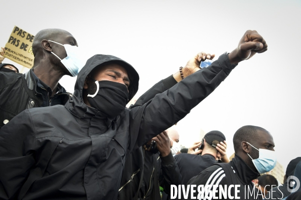 Hommage à George Floyd et Adama Traoré : manifestation contre le racisme et les violences policières. Tribute to George Floyd and Adama Traoré: demonstration against racism and police violence.