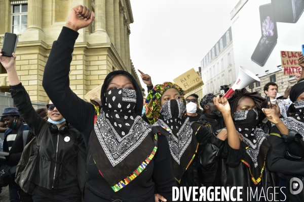 Hommage à George Floyd et Adama Traoré : manifestation contre le racisme et les violences policières. Tribute to George Floyd and Adama Traoré: demonstration against racism and police violence.