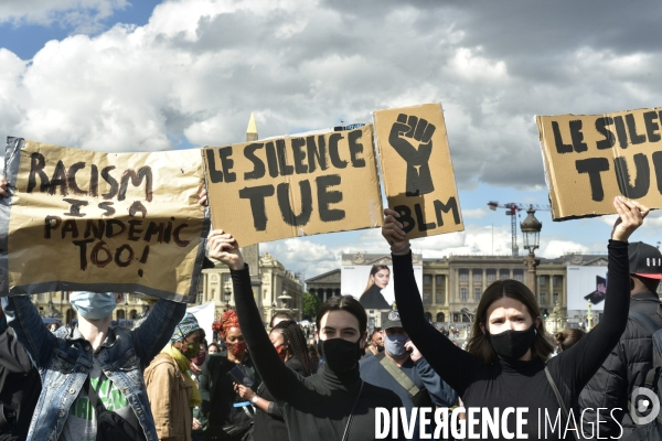 Hommage à George Floyd et Adama Traoré : manifestation contre le racisme et les violences policières. Tribute to George Floyd and Adama Traoré: demonstration against racism and police violence.