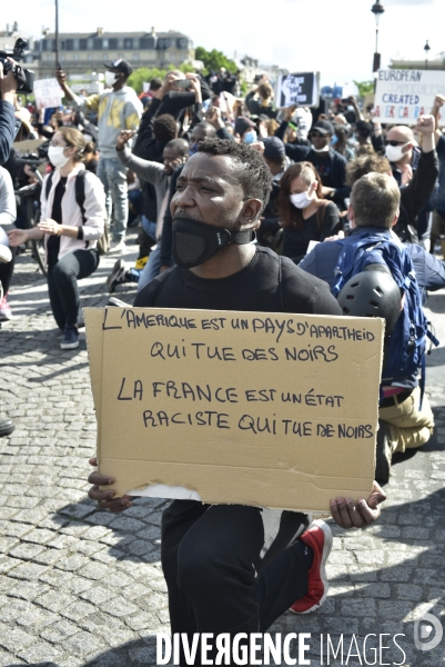 Hommage à George Floyd et Adama Traoré : manifestation contre le racisme et les violences policières. Tribute to George Floyd and Adama Traoré: demonstration against racism and police violence.