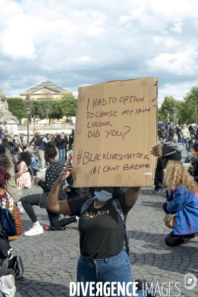 Hommage à George Floyd et Adama Traoré : manifestation contre le racisme et les violences policières. Tribute to George Floyd and Adama Traoré: demonstration against racism and police violence.