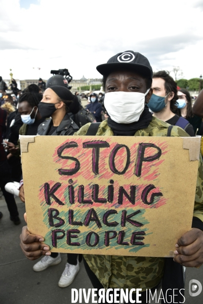 Hommage à George Floyd et Adama Traoré : manifestation contre le racisme et les violences policières. Tribute to George Floyd and Adama Traoré: demonstration against racism and police violence.