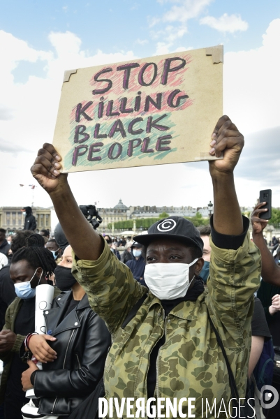 Hommage à George Floyd et Adama Traoré : manifestation contre le racisme et les violences policières. Tribute to George Floyd and Adama Traoré: demonstration against racism and police violence.