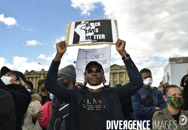 Hommage à George Floyd et Adama Traoré : manifestation contre le racisme et les violences policières. Tribute to George Floyd and Adama Traoré: demonstration against racism and police violence.