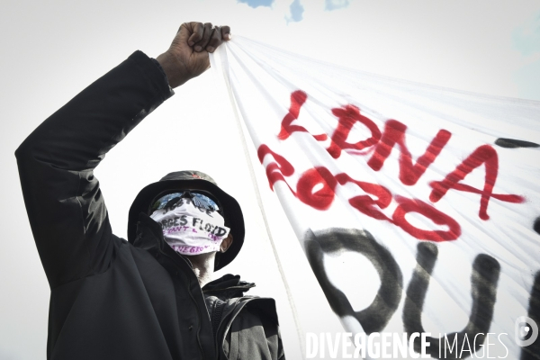 Hommage à George Floyd et Adama Traoré : manifestation contre le racisme et les violences policières. Tribute to George Floyd and Adama Traoré: demonstration against racism and police violence.