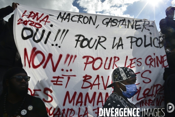 Hommage à George Floyd et Adama Traoré : manifestation contre le racisme et les violences policières. Tribute to George Floyd and Adama Traoré: demonstration against racism and police violence.