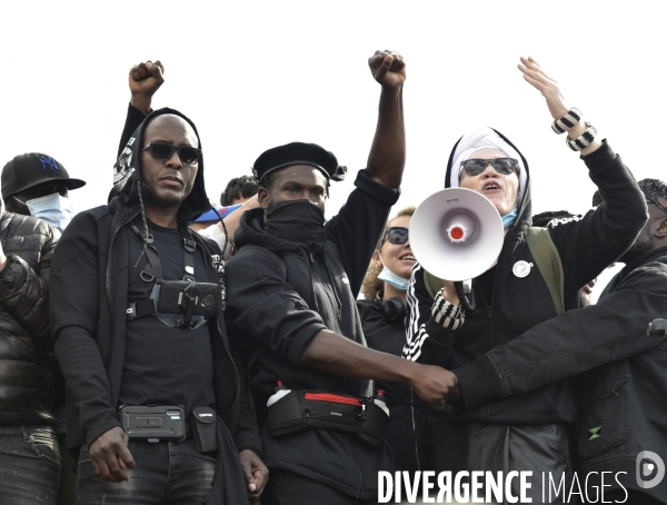 Hommage à George Floyd et Adama Traoré : manifestation contre le racisme et les violences policières. Tribute to George Floyd and Adama Traoré: demonstration against racism and police violence.