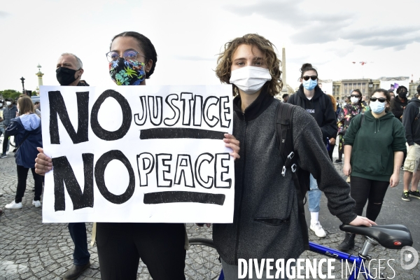 Hommage à George Floyd et Adama Traoré : manifestation contre le racisme et les violences policières. Tribute to George Floyd and Adama Traoré: demonstration against racism and police violence.