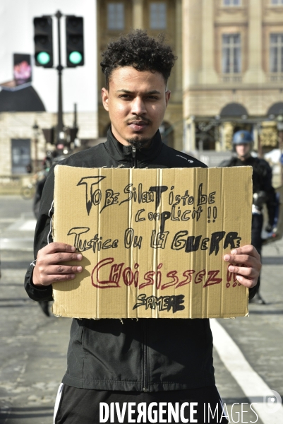 Hommage à George Floyd et Adama Traoré : manifestation contre le racisme et les violences policières. Tribute to George Floyd and Adama Traoré: demonstration against racism and police violence.