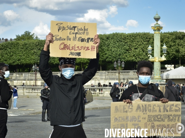 Hommage à George Floyd et Adama Traoré : manifestation contre le racisme et les violences policières. Tribute to George Floyd and Adama Traoré: demonstration against racism and police violence.