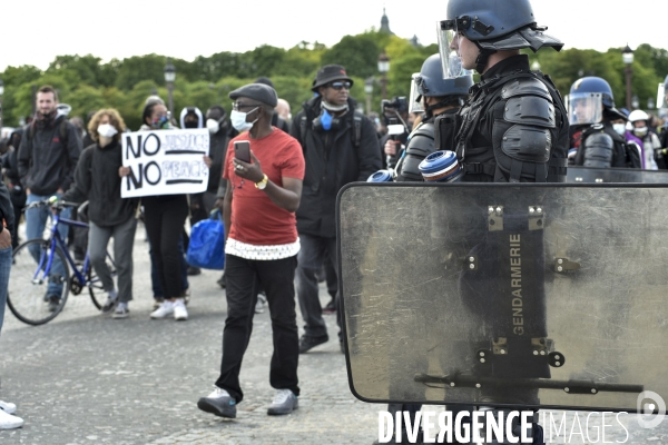 Hommage à George Floyd et Adama Traoré : manifestation contre le racisme et les violences policières. Tribute to George Floyd and Adama Traoré: demonstration against racism and police violence.