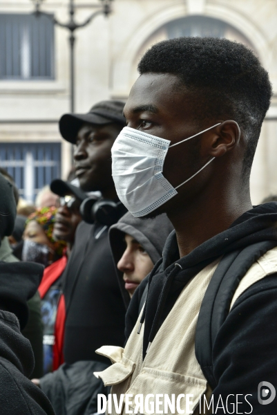 Hommage à George Floyd et Adama Traoré : manifestation contre le racisme et les violences policières. Tribute to George Floyd and Adama Traoré: demonstration against racism and police violence.