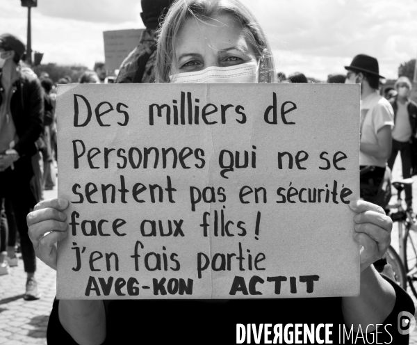 Hommage à George Floyd et Adama Traoré : manifestation contre le racisme et les violences policières. Tribute to George Floyd and Adama Traoré: demonstration against racism and police violence.