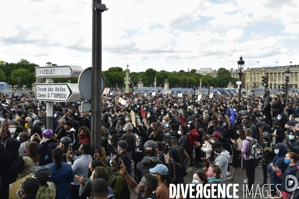 Hommage à George Floyd et Adama Traoré : manifestation contre le racisme et les violences policières. Tribute to George Floyd and Adama Traoré: demonstration against racism and police violence.