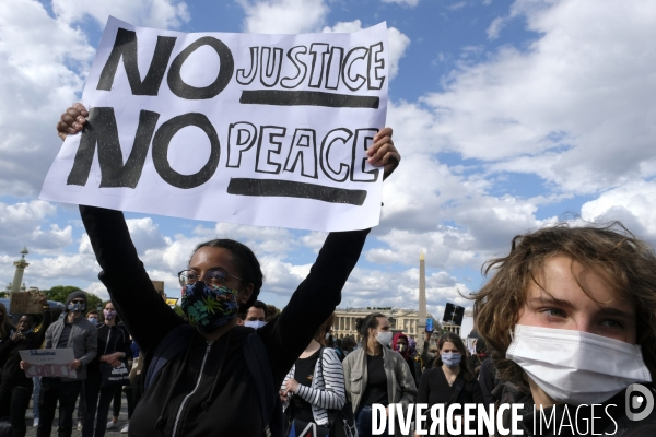 Manifestation à Paris contre la brutalité policière. Protest against police brutality in Paris.