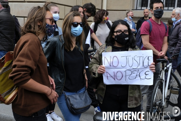 Manifestation à Paris contre la brutalité policière. Protest against police brutality in Paris.