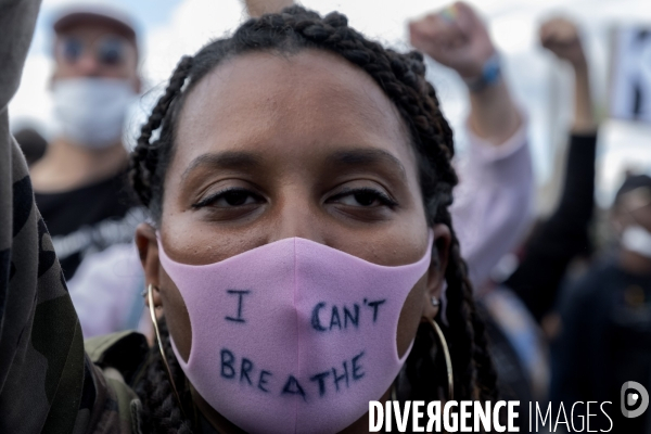 Manifestation à Paris contre la brutalité policière. Protest against police brutality in Paris.