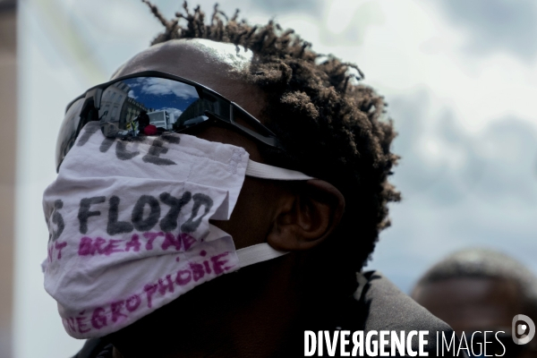 Manifestation à Paris contre la brutalité policière. Protest against police brutality in Paris.