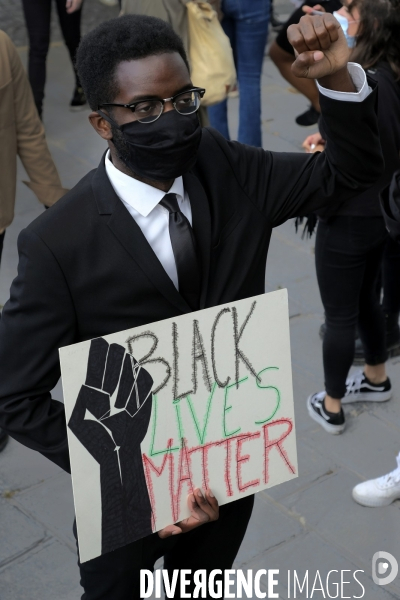 Manifestation à Paris contre la brutalité policière. Protest against police brutality in Paris.