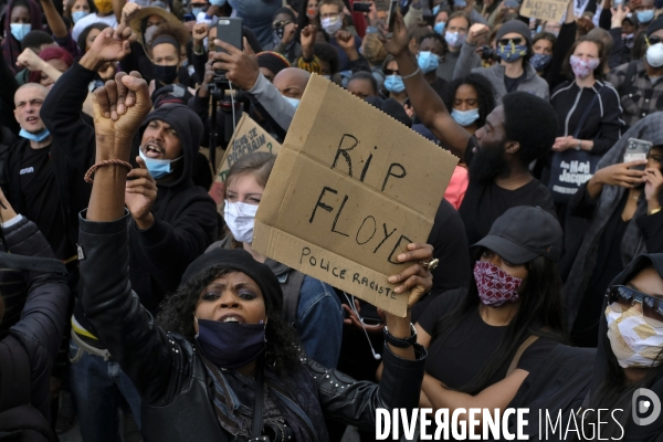 Manifestation à Paris contre la brutalité policière. Protest against police brutality in Paris.