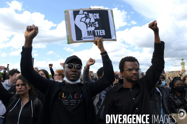 Manifestation à Paris contre la brutalité policière. Protest against police brutality in Paris.