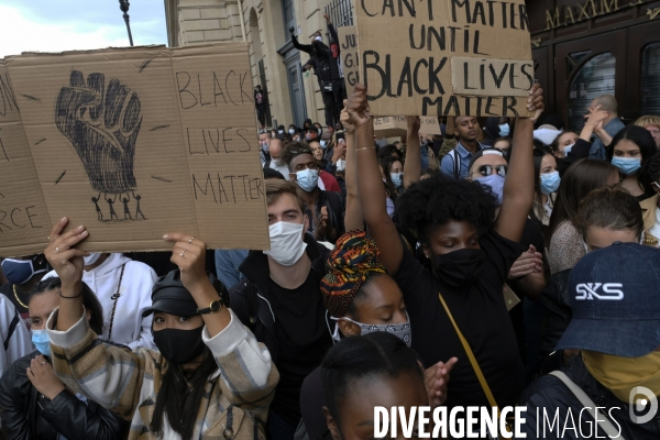 Manifestation à Paris contre la brutalité policière. Protest against police brutality in Paris.