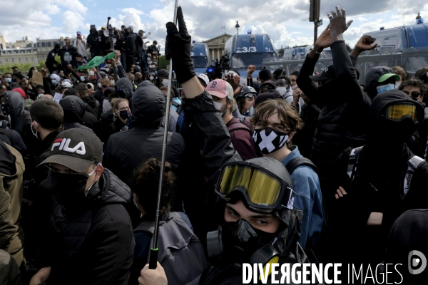 Manifestation à Paris contre la brutalité policière. Protest against police brutality in Paris.