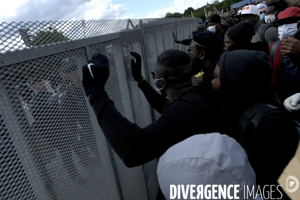 Manifestation à Paris contre la brutalité policière. Protest against police brutality in Paris.