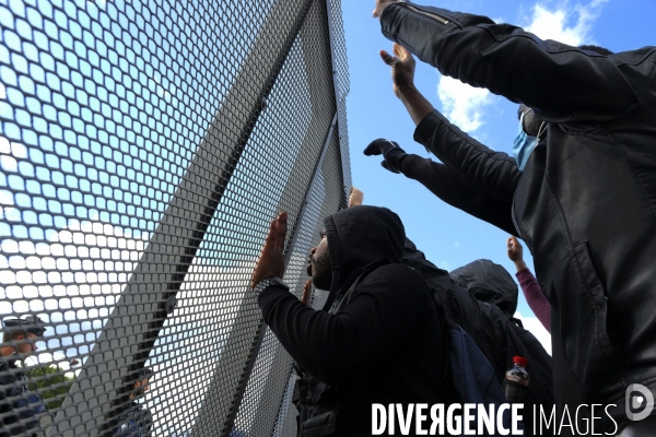 Manifestation à Paris contre la brutalité policière. Protest against police brutality in Paris.