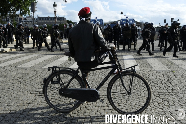 Manifestation à Paris contre la brutalité policière. Protest against police brutality in Paris.