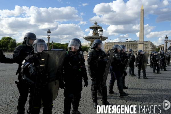 Manifestation à Paris contre la brutalité policière. Protest against police brutality in Paris.