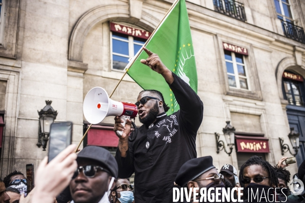 Rassemblement a paris contre le racisme et les violences policieres.