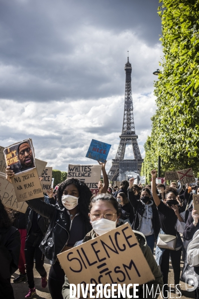 Rassemblement a paris contre le racisme et les violences policieres.