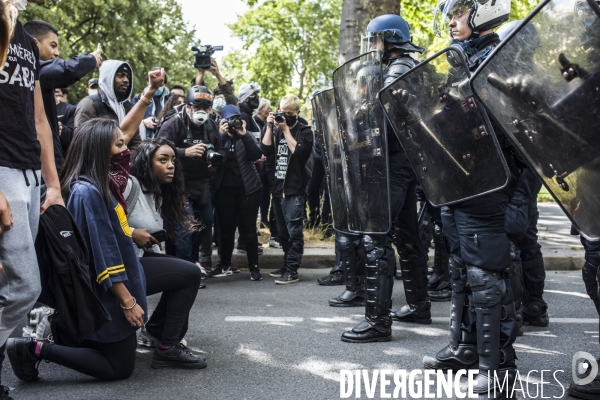 Rassemblement a paris contre le racisme et les violences policieres.