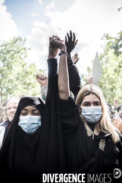 Rassemblement a paris contre le racisme et les violences policieres.