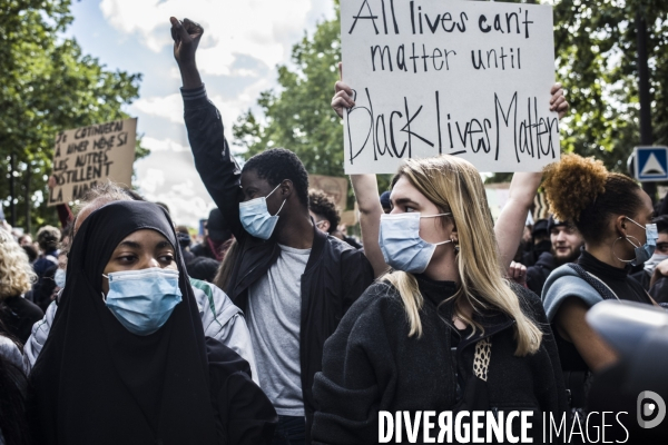 Rassemblement a paris contre le racisme et les violences policieres.