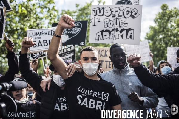 Rassemblement a paris contre le racisme et les violences policieres.