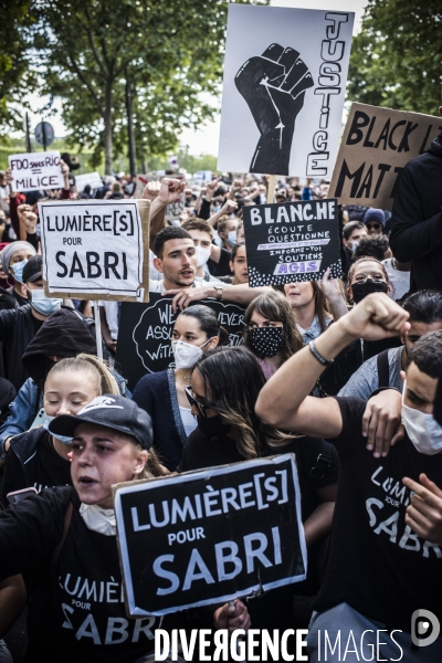 Rassemblement a paris contre le racisme et les violences policieres.