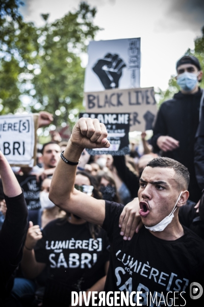 Rassemblement a paris contre le racisme et les violences policieres.