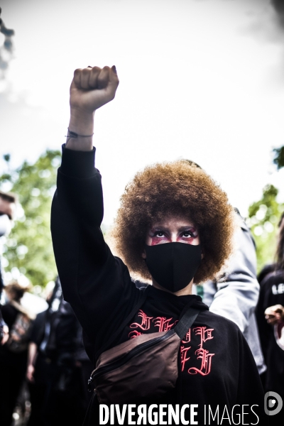 Rassemblement a paris contre le racisme et les violences policieres.