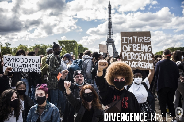 Rassemblement a paris contre le racisme et les violences policieres.