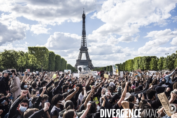 Rassemblement a paris contre le racisme et les violences policieres.