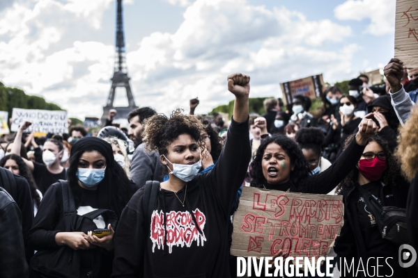 Rassemblement a paris contre le racisme et les violences policieres.