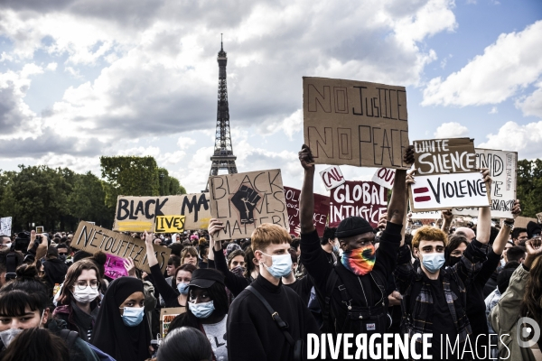 Rassemblement a paris contre le racisme et les violences policieres.