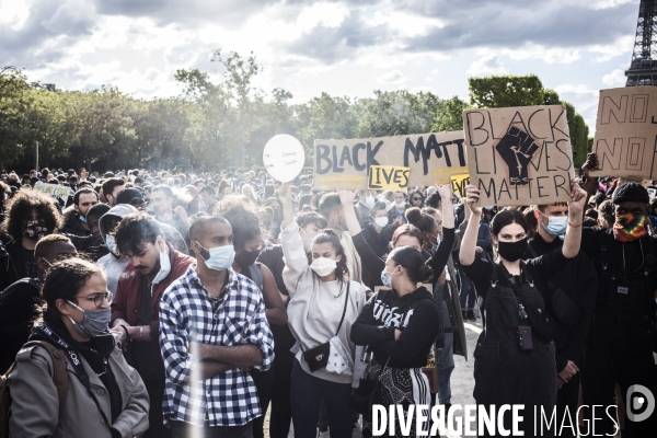 Rassemblement a paris contre le racisme et les violences policieres.