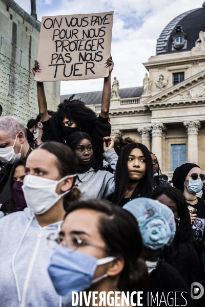 Rassemblement a paris contre le racisme et les violences policieres.