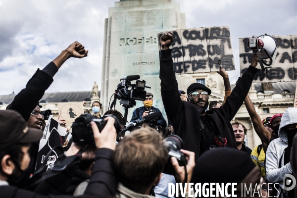 Rassemblement a paris contre le racisme et les violences policieres.